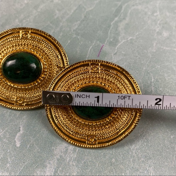 Made in Peru green malachite gold tone oval clip on earrings - Picture 5 of 6